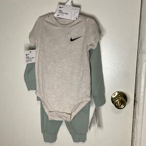 Infant Nike 3 Piece Set